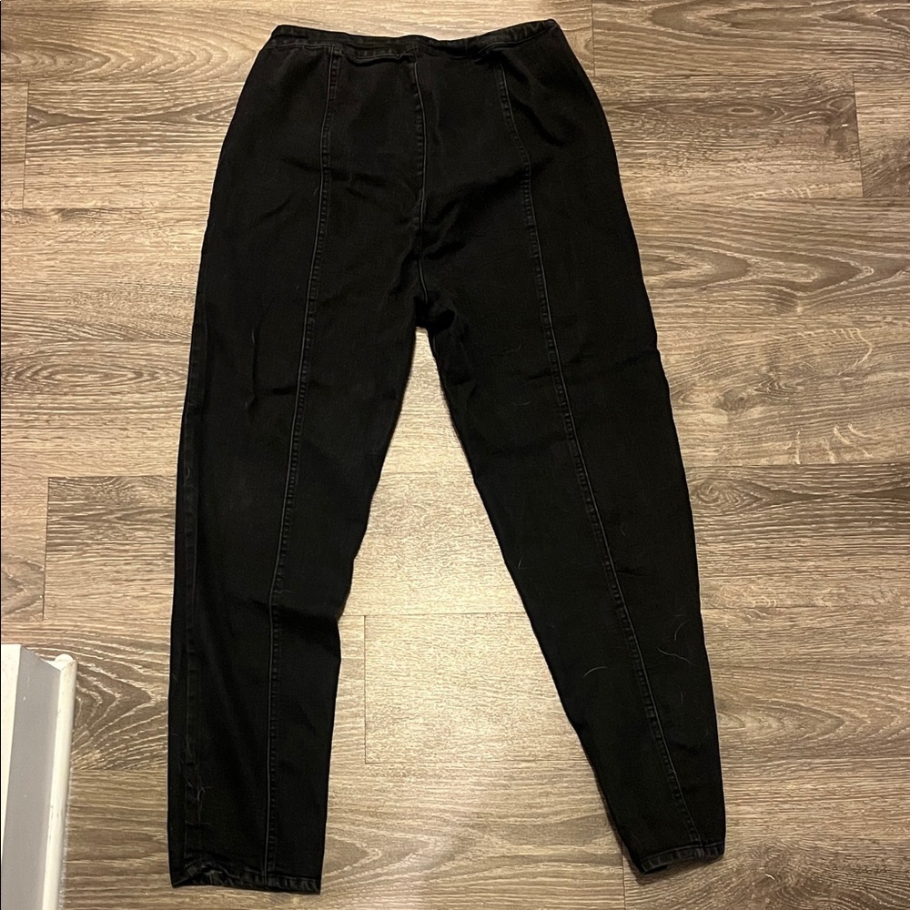 Kittenish Delaney Black High-Rise Jeans with Button Detail - Picture 3 of 3